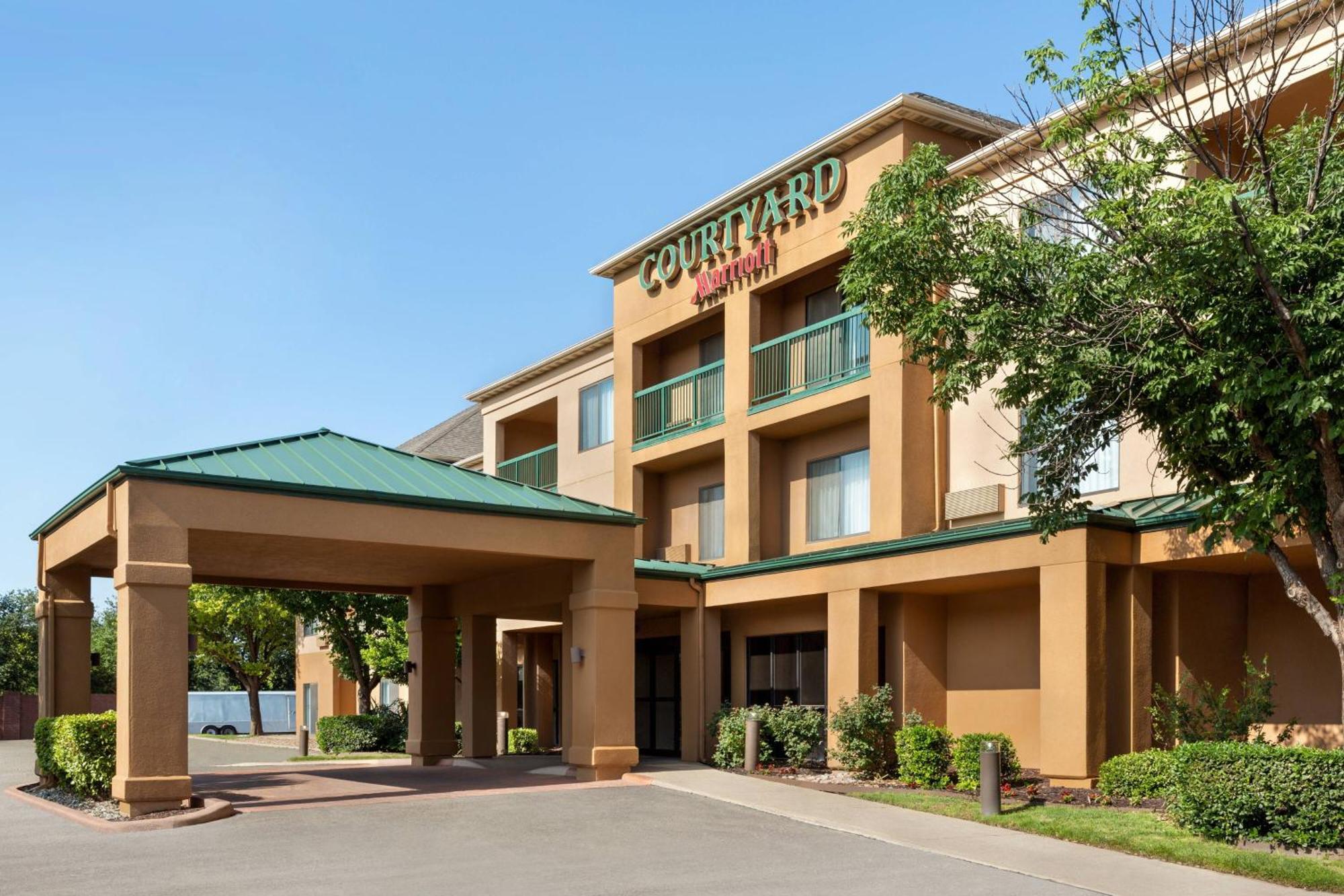 Courtyard Lubbock Hotel Exterior foto